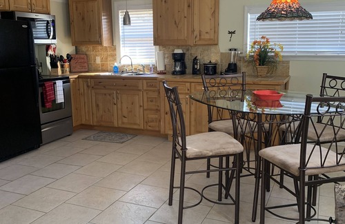Englewood Casa | 5 minutes to the Englewood Beach!