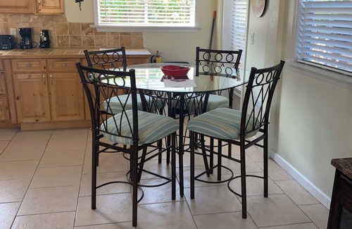 Englewood Casa | 5 minutes to the Englewood Beach!