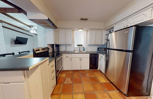 Leon Valley Casa | 5 Minutes to the Medical Center! Halfway between Fiesta Texas and Sea World!