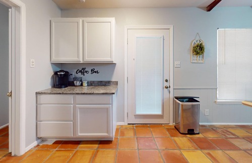 Leon Valley Casa | 5 Minutes to the Medical Center! Halfway between Fiesta Texas and Sea World!