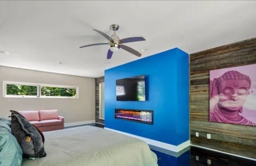 Clarkesville Condominio | 5 minutes to the theme park! Family-sized condo with game room & deck...