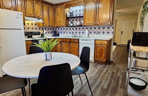 Valdosta Apartamento | 5 Minutes to VSU, I-75 & Restaurants! Sleeps 6 w/ 2 Full Baths- Family Friendly