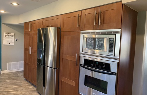 West Lake Hills Casa | 5 minutes to Zilker Park! Family home on wooded lot w/sport court