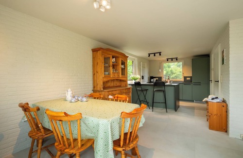 Wolphaartsdijk Casa | 5 Minutes' walk from beach on Lake Veere, child-friendly, spacious, enclosed garden, dog welcome