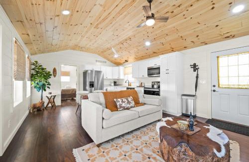 Williamstown Casa | 5 Neighboring Cabins at Eden Reserve - Front Five