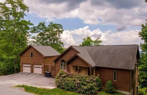 Blowing Rock Casa | 5 O'Clock-App Ski Mountain hot tub pool table