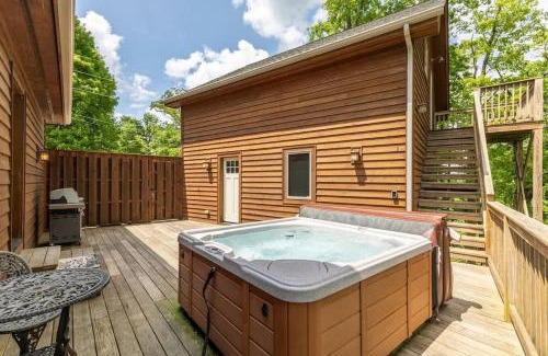 Blowing Rock Casa | 5 O'Clock-App Ski Mountain hot tub pool table
