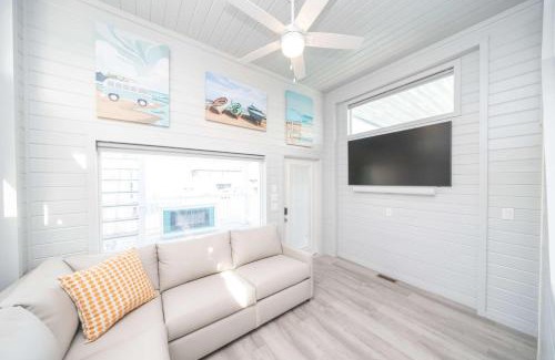 Parker Strip Casa | 5 O'Clock Somewhere, Roadrunner Bungalow
