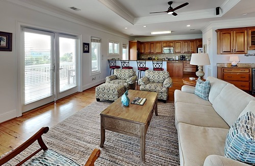 Savannah Beach Casa | 5 OClock Somewhere: 4 BR / 5 BA casa en Tybee Island, capacidad para 10