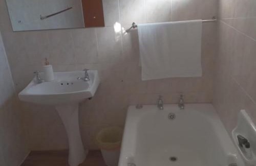 Beacon Bay Casa | 5 on Crossways Guesthouse