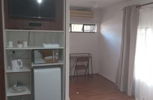 Beacon Bay Casa | 5 on Crossways Guesthouse