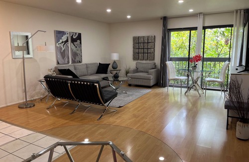 Downtown Apartamento | 5. Outstanding Apt 2-bd, 2Bath, Tree-top views