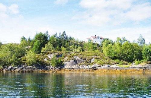 Ulstein Municipality Casa | 5 person holiday home in GURSKØY