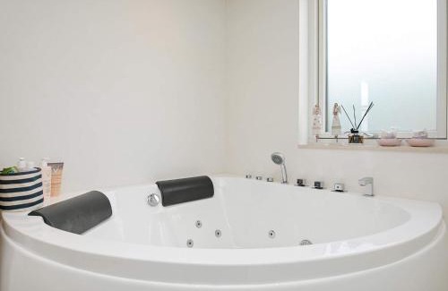 Floutrup Casa | 5 person holiday home in Roslev