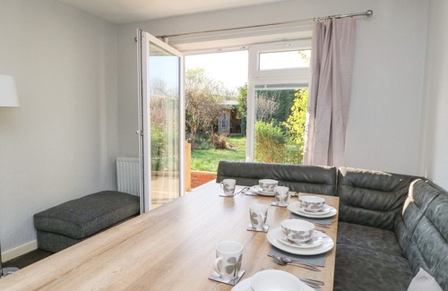Durham Cabaña | 5 PILGRIMS WAY, pet friendly, with a garden in Durham