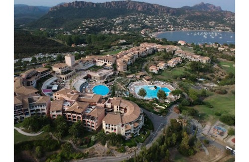 Agay Apartamento | 5 pools, entertainment, beach 300m away, air-conditioned, towel service, free parking
