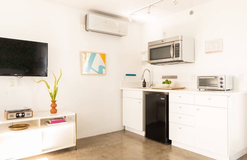 Tahquitz River Estates Casa | 5 Private Rooms Sleeps 14 Wesley Studio Buyout