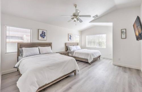 North Las Vegas Casa | 5 queen beds/Free Streaming/Wi-Fi/Tv's/Coffee