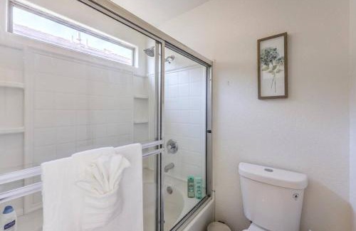 North Las Vegas Casa | 5 queen beds/Free Streaming/Wi-Fi/Tv's/Coffee