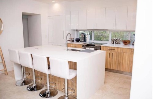 Lauderdale-by-the-Sea Casa | 5 star Beachside Home Next to Everything! Patio/Wifi/TVs