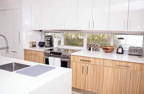 Lauderdale-by-the-Sea Casa | 5 star Beachside Home Next to Everything! Patio/Wifi/TVs