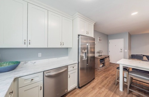 Downtown Dunedin Condominio | 5 star condo ON MAIN STREET with Summer special rates!
