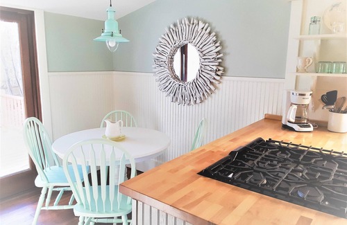 Camden Casa | 5 Star Cottage in Camden, Maine -In town!