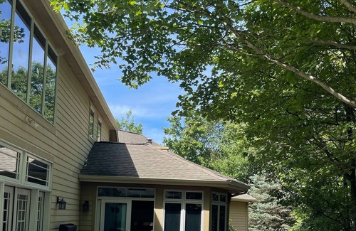 Pocono Pines Villa | 5 Star Golf Resort Villa in the ♥ of Poconos Hot tub-Sauna-Game Room