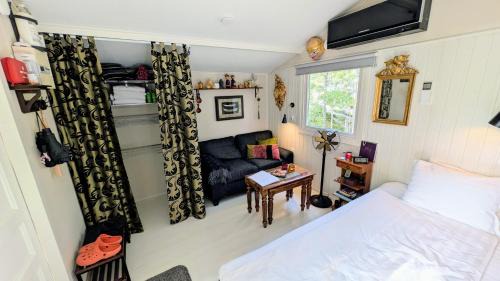 Ingaro Cama Y Desayuno | 5-star homestay B&B for 2 with hot-tub, aircon and bikes
