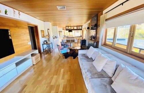Campos do Jordao Casa | 5-star house in mountain condominium🍁c/ heated pool, sauna and gym.