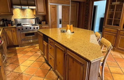 Clarksdale Casa | 5 Star Living in the BirthPlace of the blues! 6 BR, 2 BA, Pool, Gym, Sauna