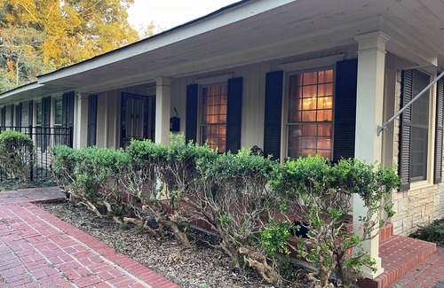 Clarksdale Casa | 5 Star Living in the BirthPlace of the blues! 6 BR, 2 BA, Pool, Gym, Sauna