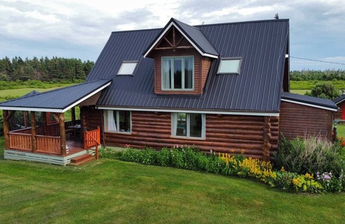 Cable Head East Cabaña | Log Beach House by the Ocean