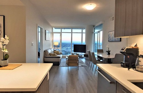 Burnaby Condominio | 5 estrellas de lujo de 2 dormitorios y 2 baños condominio en Brentwood