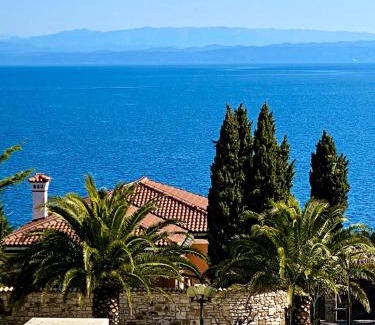 Crveni Vrh Apartamento | 5 star Luxury Apartment Sea View Terrace Skiper Resort