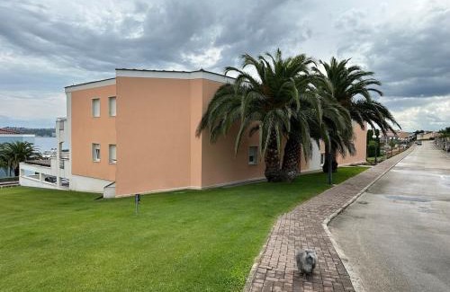 Crveni Vrh Apartamento | 5 star Luxury Apartment Sea View Terrace Skiper Resort