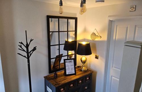 Doncaster Casa | 5 Star Luxury Small Cosy House with Lake View