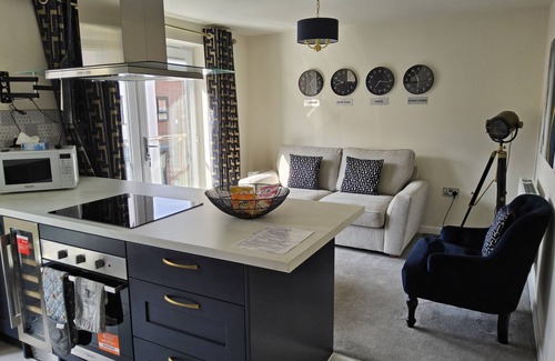 Doncaster Casa | 5 Star Luxury Small Cosy House with Lake View