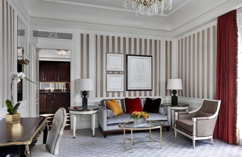 Central Park South Apartamento | 5 Star Midtown suite sleeps 4. 1b/2 full bath ultra deluxe incl dining, fitness