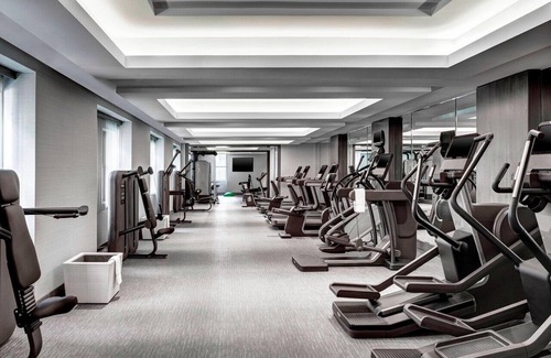 Central Park South Apartamento | 5 Star Midtown suite sleeps 4. 1b/2 full bath ultra deluxe incl dining, fitness