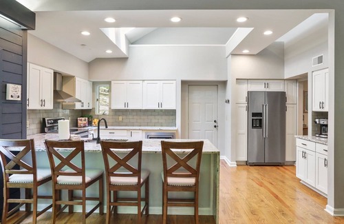 Berkeley Springs Casa | 🌟5 STAR Mountain Lodge💦POOL💗Unmatched Hospitality🌷Close to town🎲GAME room