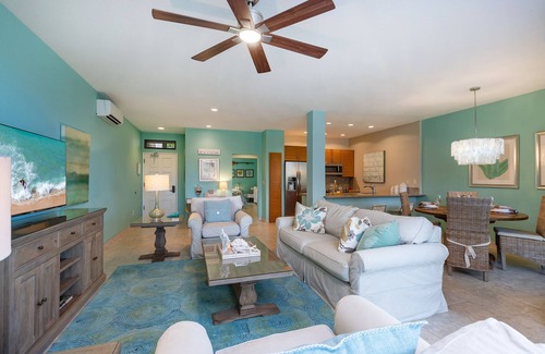 Wailea Villa | Vista al mar, planta baja, casa de playa, decoración elegante