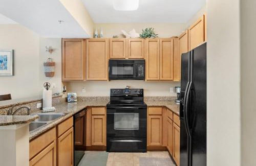Fort Walton Beach - Destin Casa | 5 Star Resort 2BR 2 BATH King Suite Shuttle Pools Across from Beach 2208