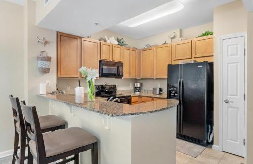 Fort Walton Beach - Destin Casa | 5 Star Resort 2BR 2 BATH King Suite Shuttle Pools Across from Beach 2208