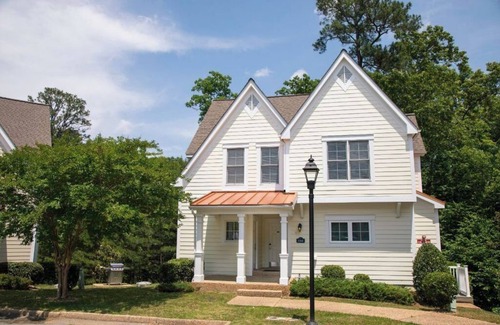 Lackey Cabaña | 5 Star Resort in Historic Williamsburg VA, with couples & family activities.