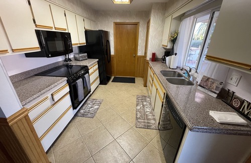 Sun City Casa | 5 star resort pool,jet tub, out Drshower,barbeque,fire pit,tv’s,amazing backyard