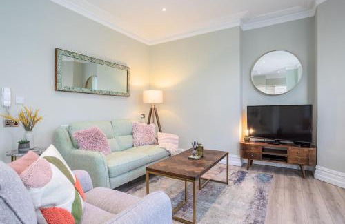 Queens Quarter Apartamento | 5 Star - The Ulsterville Residences - Free On-site Parking