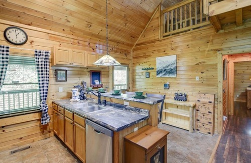 Sevierville Apartamento | 5-star w Pool Cozy Secluded Newly-renovated