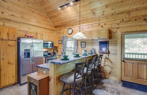 Sevierville Apartamento | 5-star w Pool Cozy Secluded Newly-renovated