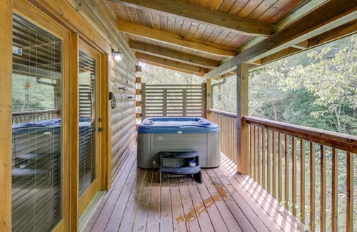 Sevierville Apartamento | 5-star w Pool Cozy Secluded Newly-renovated